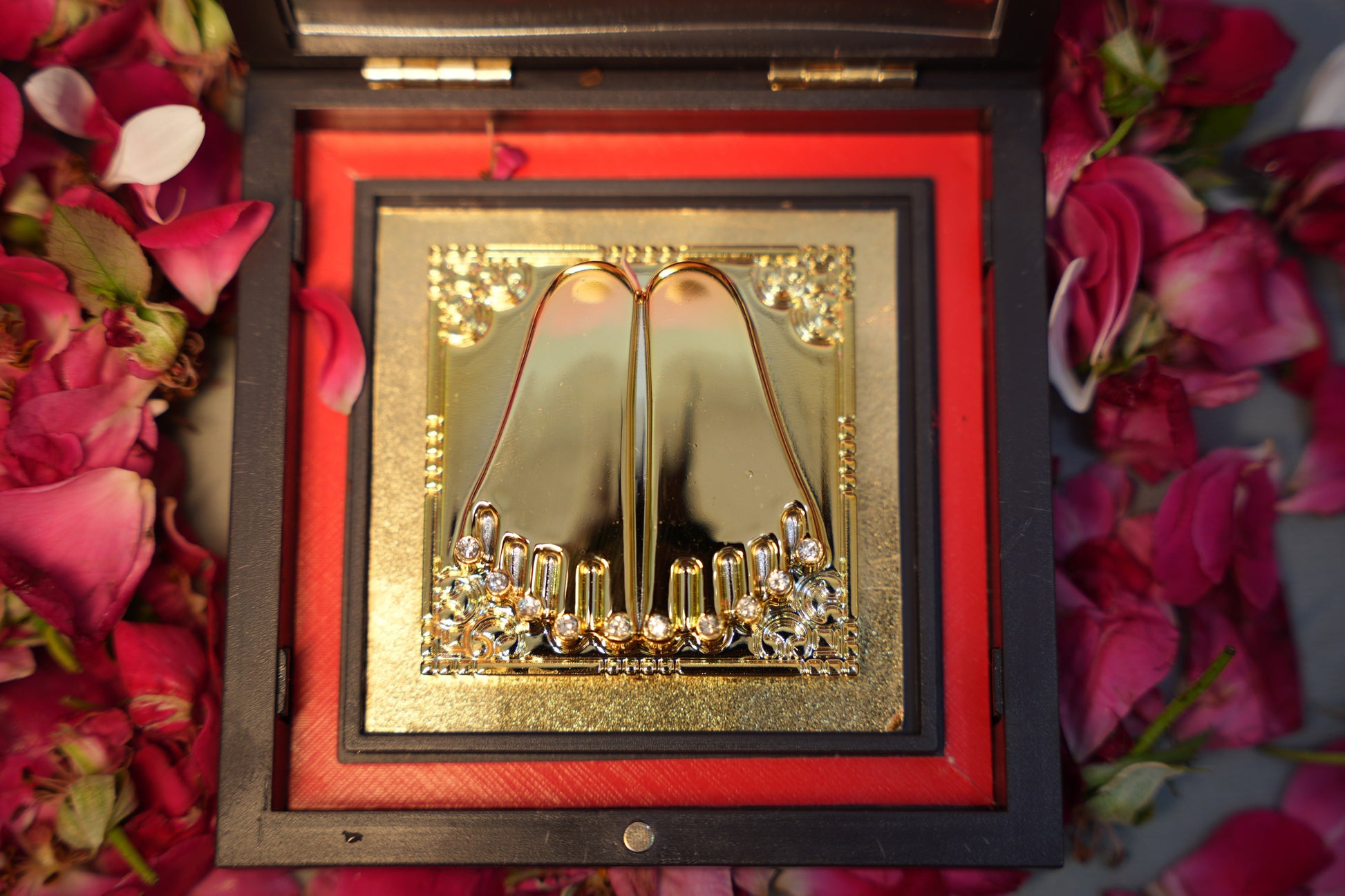 Lakshmi Charan Chinh Box – Divine Footprints of Maa Lakshmi for Wealth, Prosperity & Good Fortune