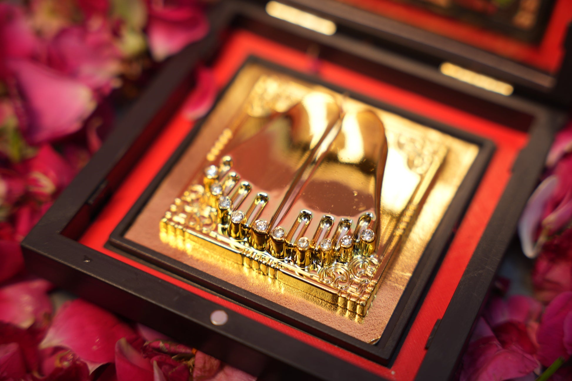 Lakshmi Charan Chinh Box – Divine Footprints of Maa Lakshmi for Wealth, Prosperity & Good Fortune