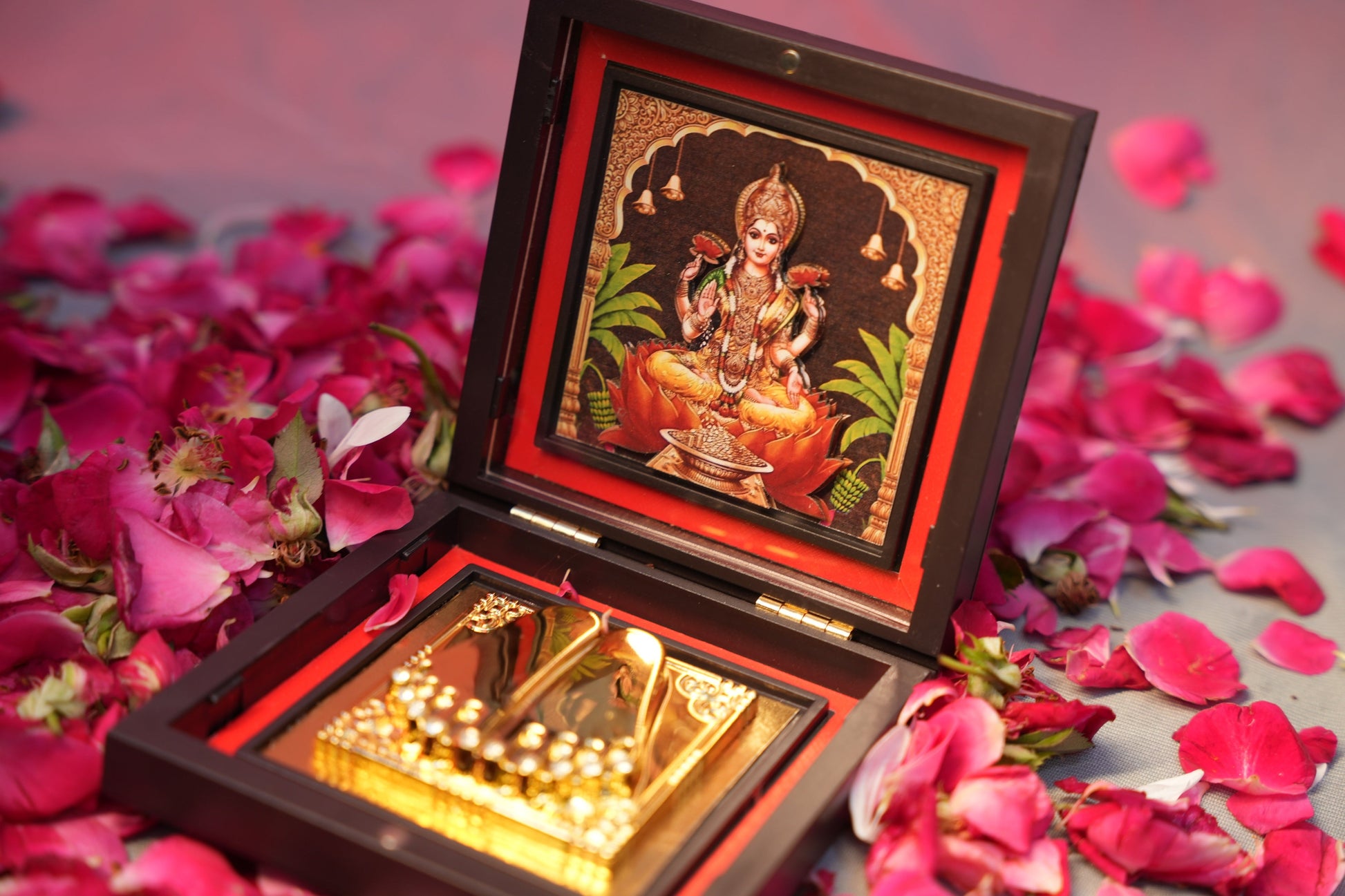 Lakshmi Charan Chinh Box – Divine Footprints of Maa Lakshmi for Wealth, Prosperity & Good Fortune