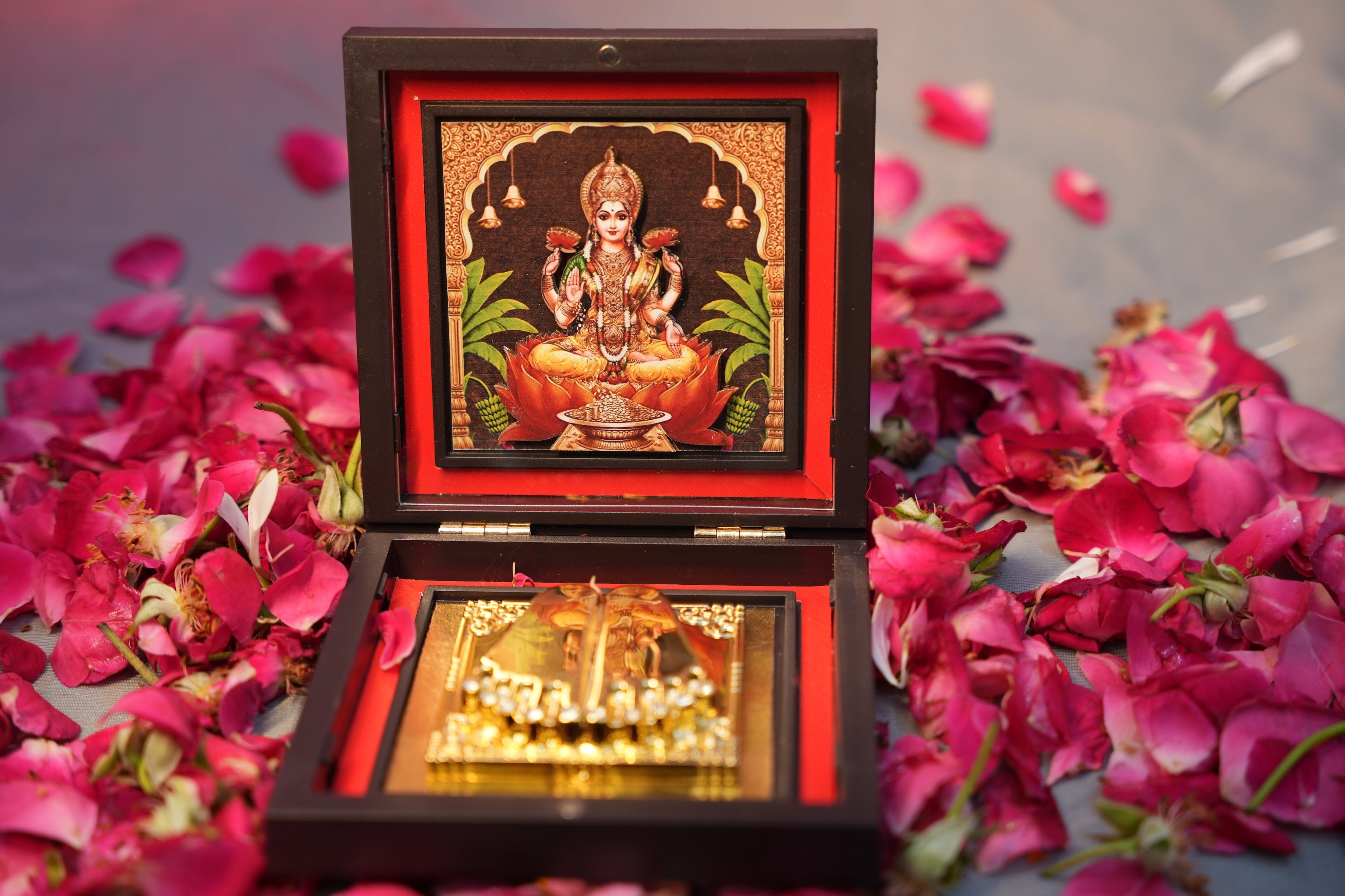 Lakshmi Charan Chinh Box – Divine Footprints of Maa Lakshmi for Wealth, Prosperity & Good Fortune