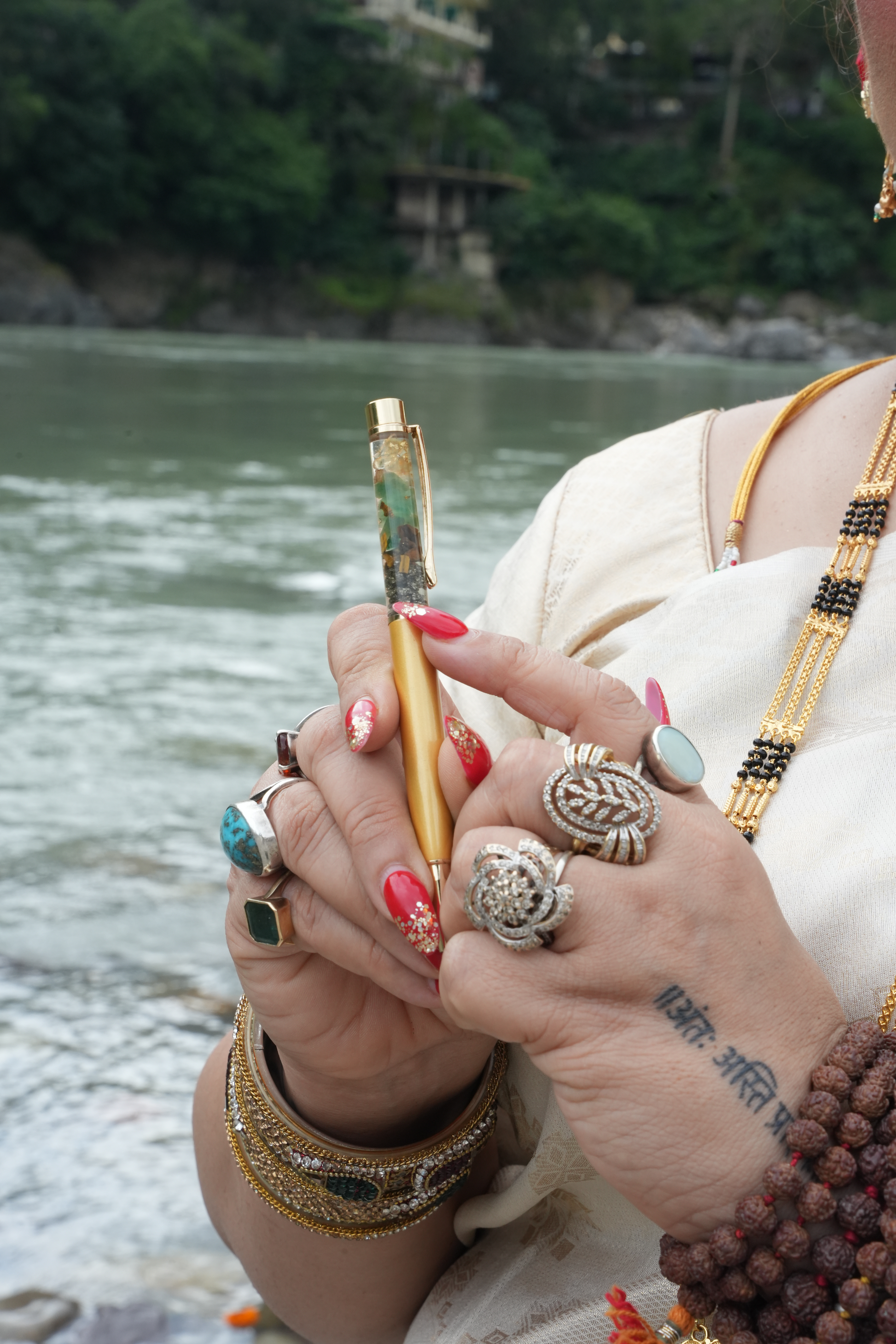 Wealth & Success Crystal Pen – Infused with Pyrite, Green Aventurine & Yellow Citrine